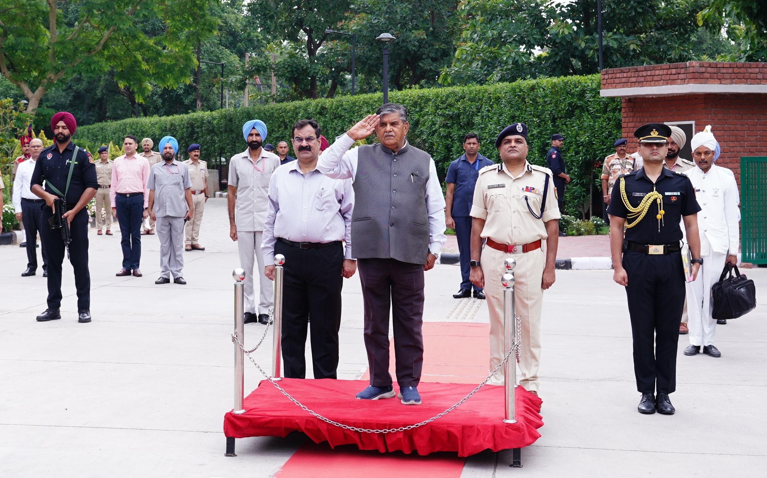 Governor Punjab and Administrator UT Chandigarh Visits Sector 9 Secretariat